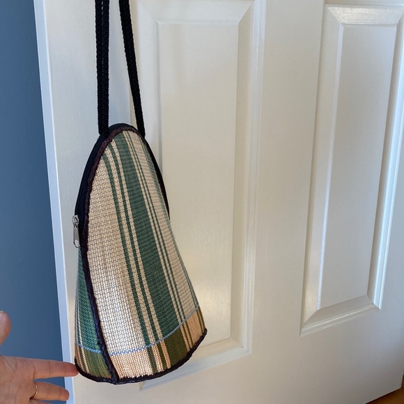 One of a kind rattan clam shell bag - Picture 3 of 11